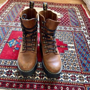 Doc Martens Leona Boot | Brown/Butterscotch